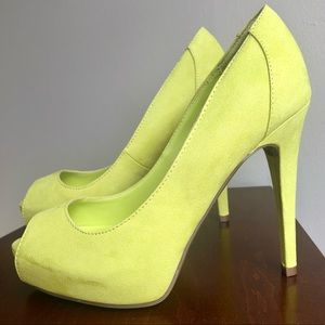 New-MARC FISHER womans High heels size 7.